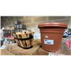 Image 2 : MIXED ITEMS INCL DEVAULT OVAL PLANTER SET (DEVAM146) 3-PIECE RUSTIC-STYLE LIGHT OIL-STAINED