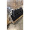 Image 3 : 5 BOXES OF 10 2' DRY RACKS & 20 4'X4' BEDDING LINERS