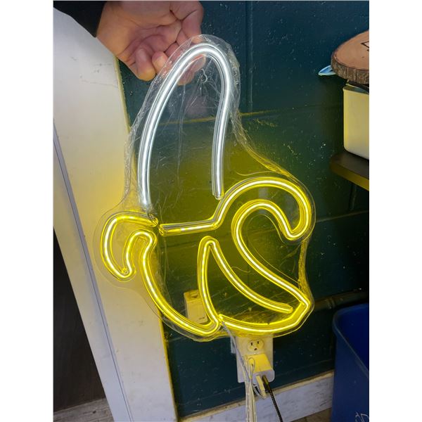 Large 18" Light-Up Neon Banana Wall Light - USB-Plug-In - New (No Box)