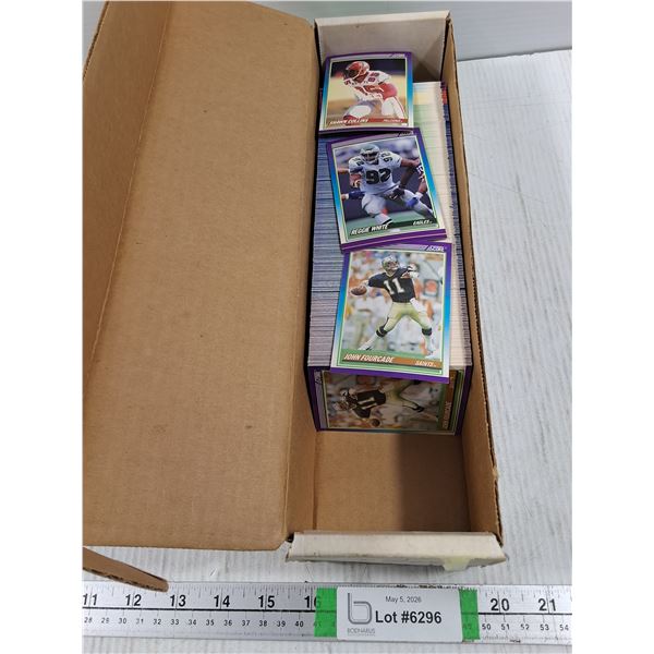 Box of 1990 Score NFL Player Cards-cannot authenticate