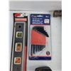 Image 8 : Spark Plug Socket, Torpedo Level, Sae Hex Key Set, Hammer, Utility Knife, Electrical Tape, Scissors