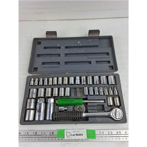 Ratchet Wrench & Socket Set