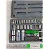 Image 2 : Ratchet Wrench & Socket Set