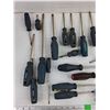 Image 2 : Assorted Screwdrivers & Nail Puller
