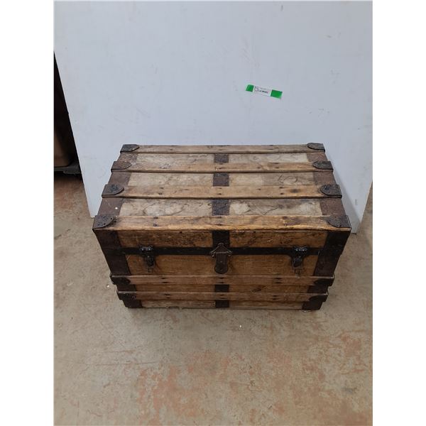 *Vintage Steamer Trunk/Storage Chest 16" x 28" x 18", PICKUP ONLY