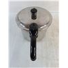 Image 3 : Presto Pressure Cook Pot - Lid Knob Loose