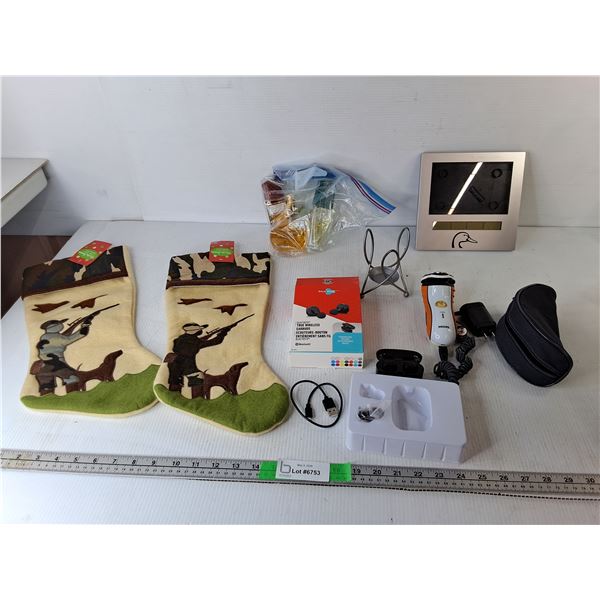Ducks Unlimited Photo Frame, Hunting Stockings, Blue Hive Wireless Earbuds, Misc. Cannot Ship