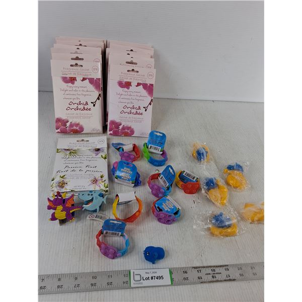 (15) Fragrance Sachet, (7) Pop-It Bracelets & Various Toys