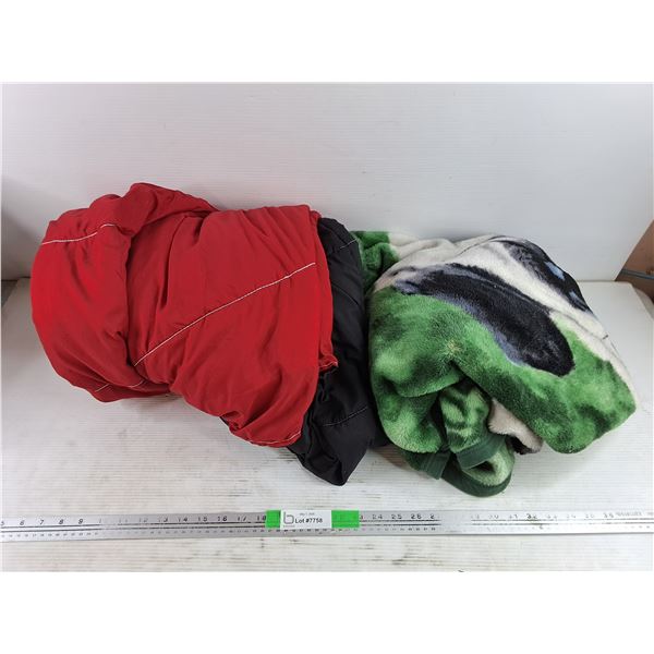 Comforter 77" x 65" & Throw Blanket 60" x 40"