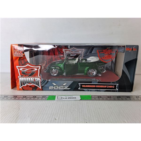 Maisto Model 1951 Volskwagen Cabriolet 1:18 Scale, NIB