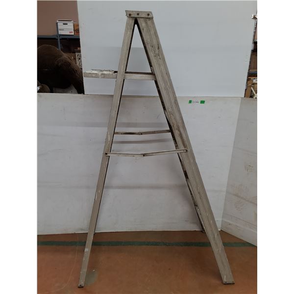 *Metal Ladder 68" Tall, Cannot Ship