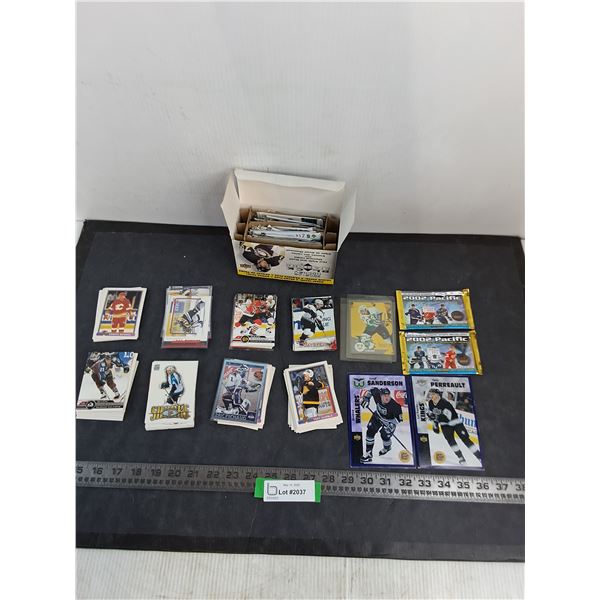 Collection of Assorted NHL Collector Cards & Foil Wrappers - Unauthenticated
