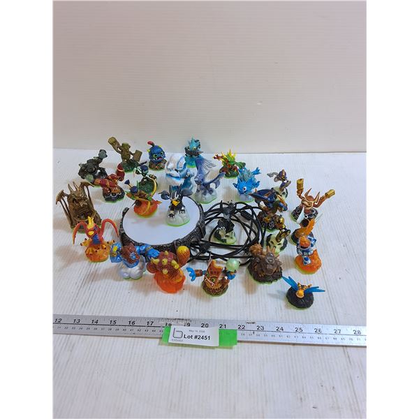 (27) Skylander Figurines