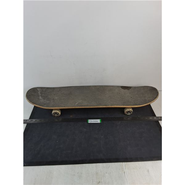 Street Grind 900R Skate Board - 31" Length - PICK UP ONLY