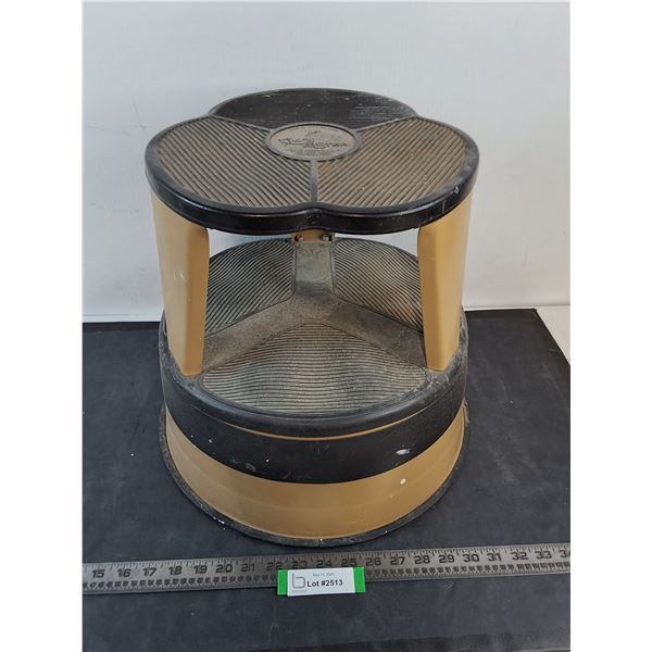 Kik Step - 14.5" High x 15" Diameter -PICK UP