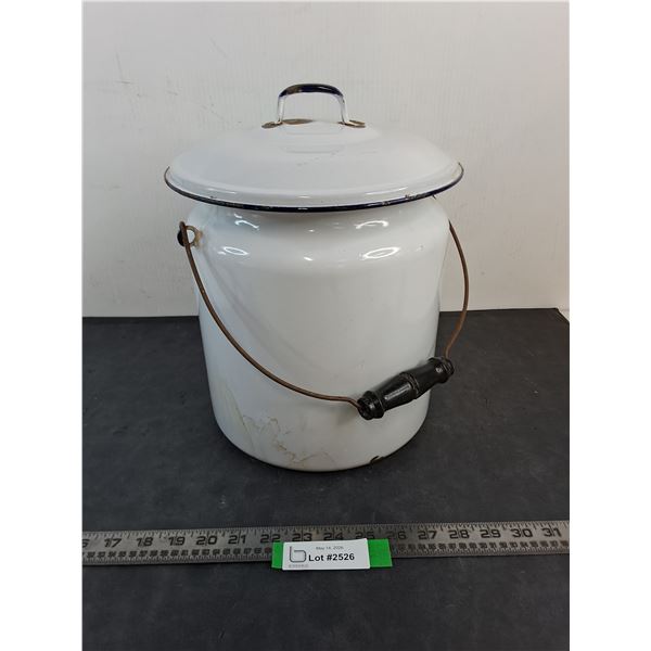 Vintage Enameled Pot w/Lid