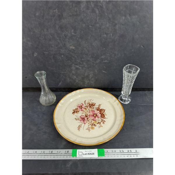 Floral Plate w/(2) Glass Vases