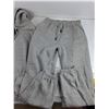 Image 3 : Gray Bunny Hug & Sweatpants - Size M