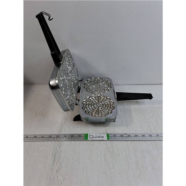 (1) Vitantonio Pizzelle Chef Italian Cookie Maker-powers on