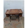 Image 5 : *Vintage Singer Treadle Sewing Machine  30" x 36" x 17" , PICKUP ONLY