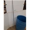 Image 5 : *89 L Plastic Barrel, Watering Can, Steel Rod 73", PICKUP ONLY