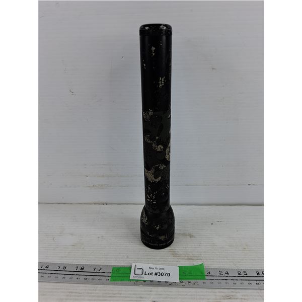 Mag Lite LED Flashlight - As Is