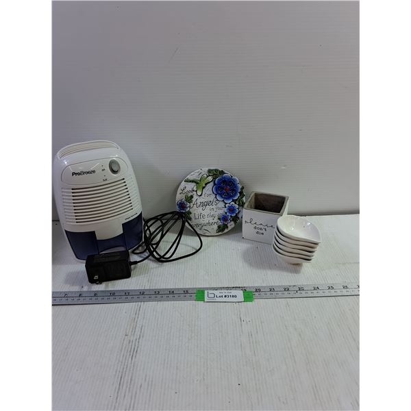 Pro Breeze Dehumidifier- As Is, White Ware Decor, (6) Sauce Cups