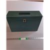 Image 1 : Plastic File Holder 16 x 5 x 11.5", Misc Notebooks