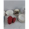 Image 4 : The Little Book of Hockey Sweaters, Ceramic Pet Bowls, Chewing Toys, Ceramic Mug, Misc
