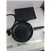 Image 3 : Bulova Quartz Wall Clock, Hand Held Mirror, Spinning Platform, 13" Frying Pan