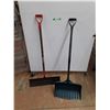 Image 1 : **(2) Shovels - PICKUP ONLY