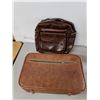 Image 3 : Brentwood Suitcase 24" x 8" x 17" & (4) Leather Style Bags- Two Zippers Require Repair, Cannot Ship