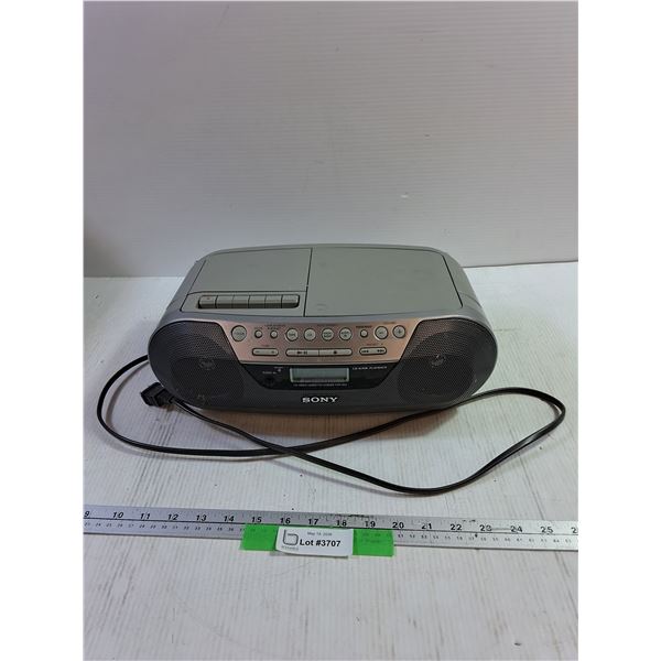 Sony Model CFD-S05 DVD Cassette AM/FM Player - Powers On