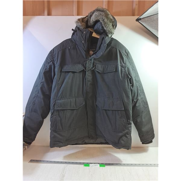 * Misty Mountain Mens XL Winter Coat, Fake Fur Collar - Lightly Used