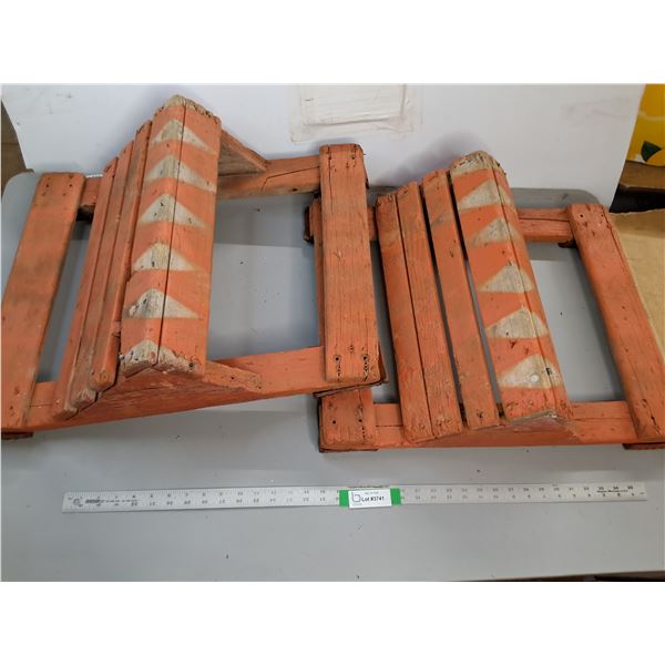 *(2) Wooden Constuction Step With Pads, Cannot Ship