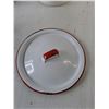 Image 4 : (2) Vintage Enamelware Pots with Lids