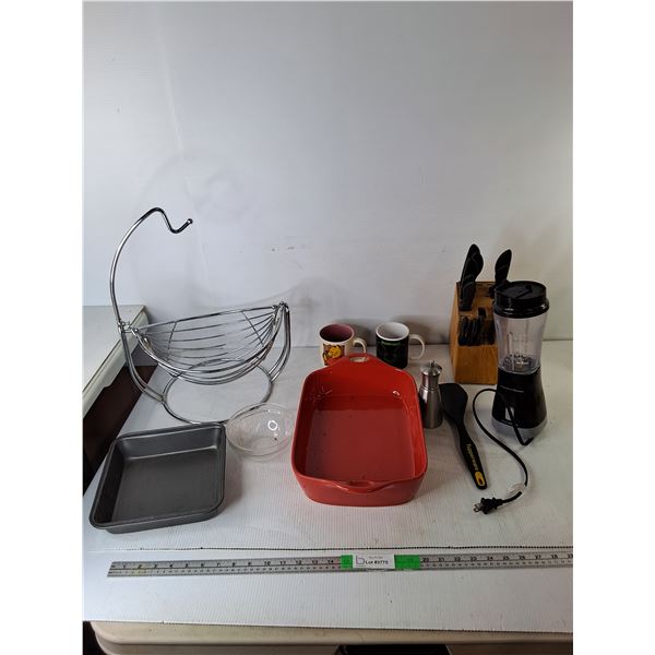 Metal Fruit Basket with Banana Hanger, Hamilton Beach Personal Blender- Powers On, Knife Block with
