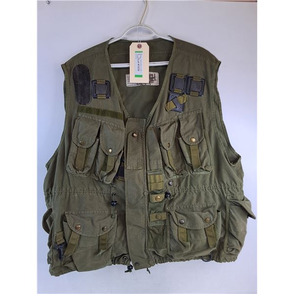 * Canadian Military Tactical Vest Size L/XL