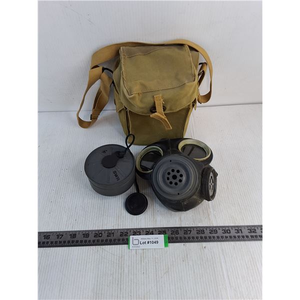WW2 Canadian D-Day Issued Gas Mask & Bag
