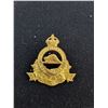 Image 4 : (4) Assorted Cap Badges