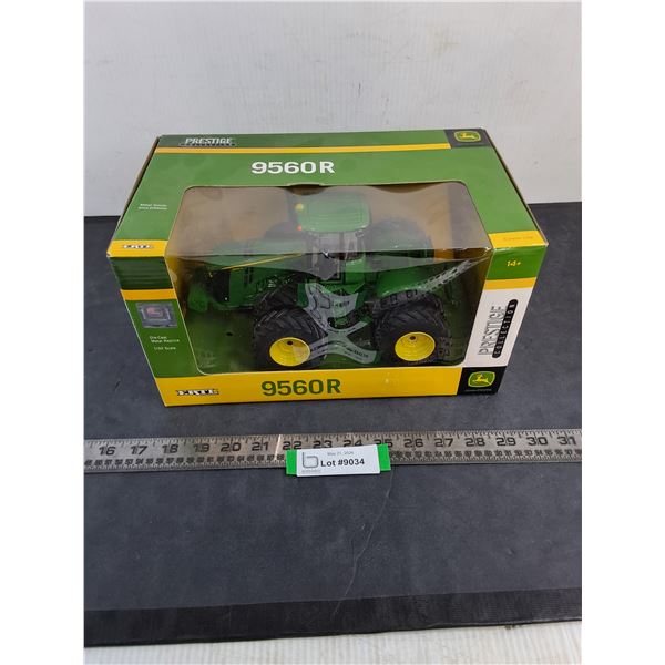 NIB ERTL 1:32 Replica Diecast 9560R John Deere Tractor