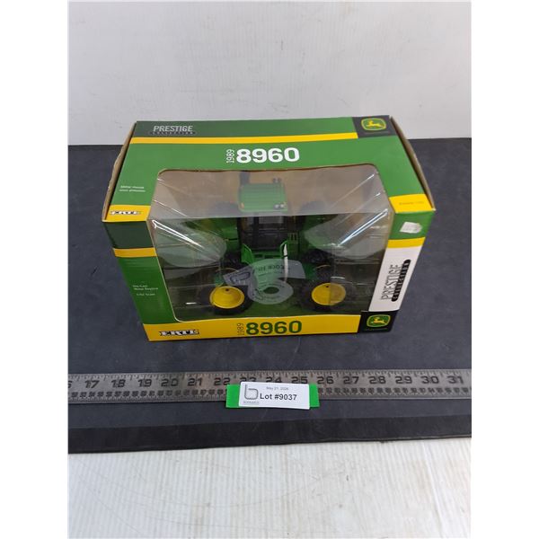 NIB ERTL Replica 1:32 Diecast 1989 8960 John Deere Tractor