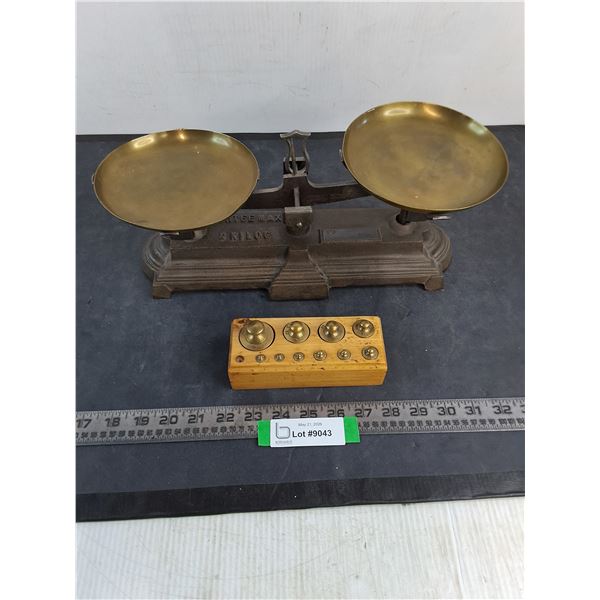 Vintage Metal Portee Max 2-Kilo Balance Scale w/Brass Trays & Weights