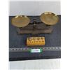 Image 1 : Vintage Metal Portee Max 2-Kilo Balance Scale w/Brass Trays & Weights