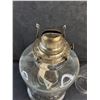 Image 2 : Antique "White Flame Light Co" Oil Lamp - 18" Tall - Cannot Ship