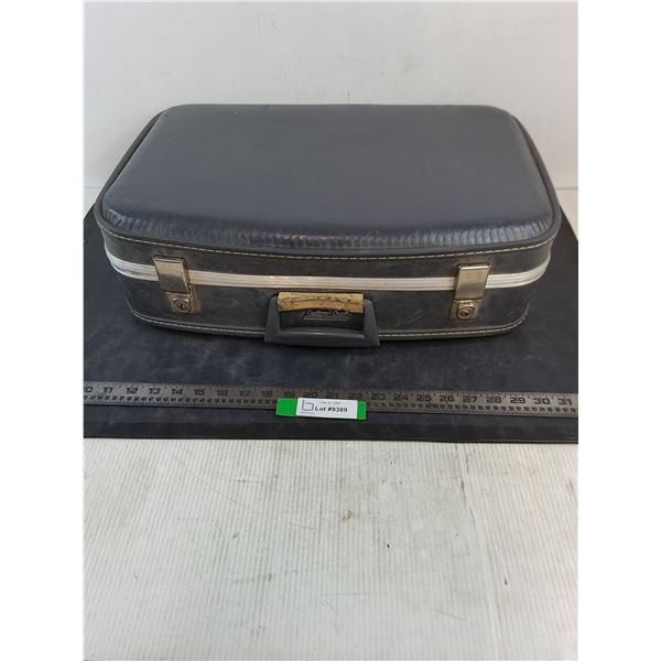 Vintage "Custom Craft" Suitcase - 21x14x7"