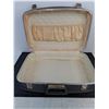 Image 2 : Vintage "Custom Craft" Suitcase - 21x14x7"