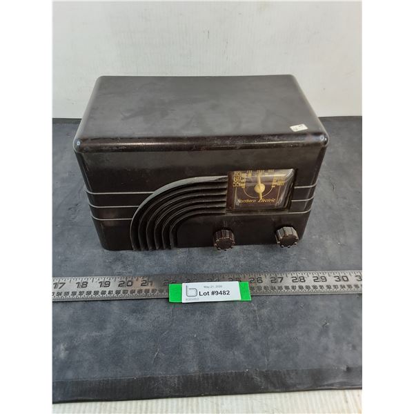 Vintage Northern Electric 5000 "Baby Champ" Tube Radio, As is