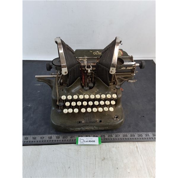 Vintage "The Oliver" Typewriter, As is - Cannot Ship