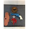 Image 2 : Toy Western Sheriff Set (6-Shooter, Holster, Belt, Bullets, Badge)